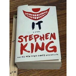 IT Stephen King Novel 2016 Scribner Trade Paperback Horror Fiction 9781501142970
